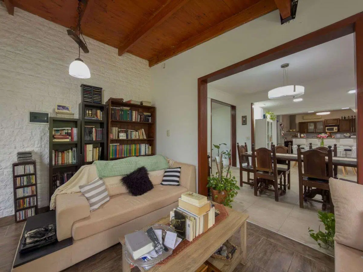 CASA VENTA OLMOS PARQUE PILETA QUINTA CHACRA 5