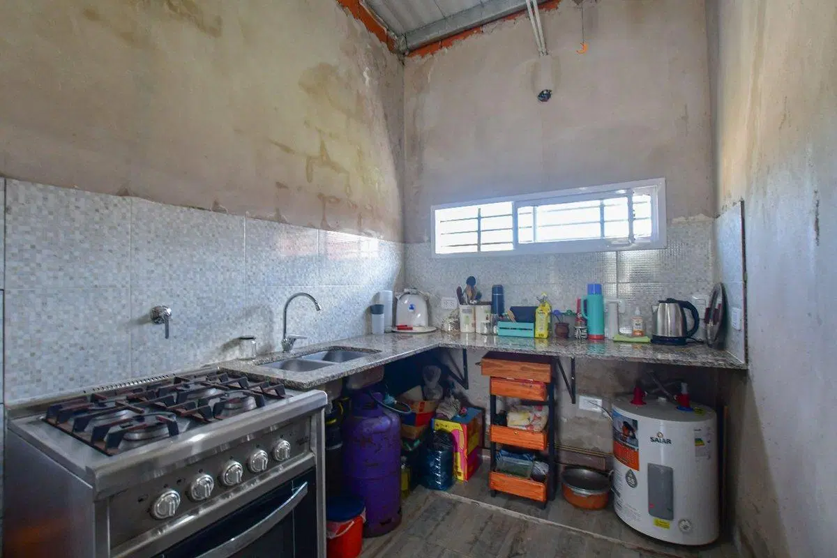 CASA EN VENTA EN PARQUE SICARDI 2 DORMITORIOS 4