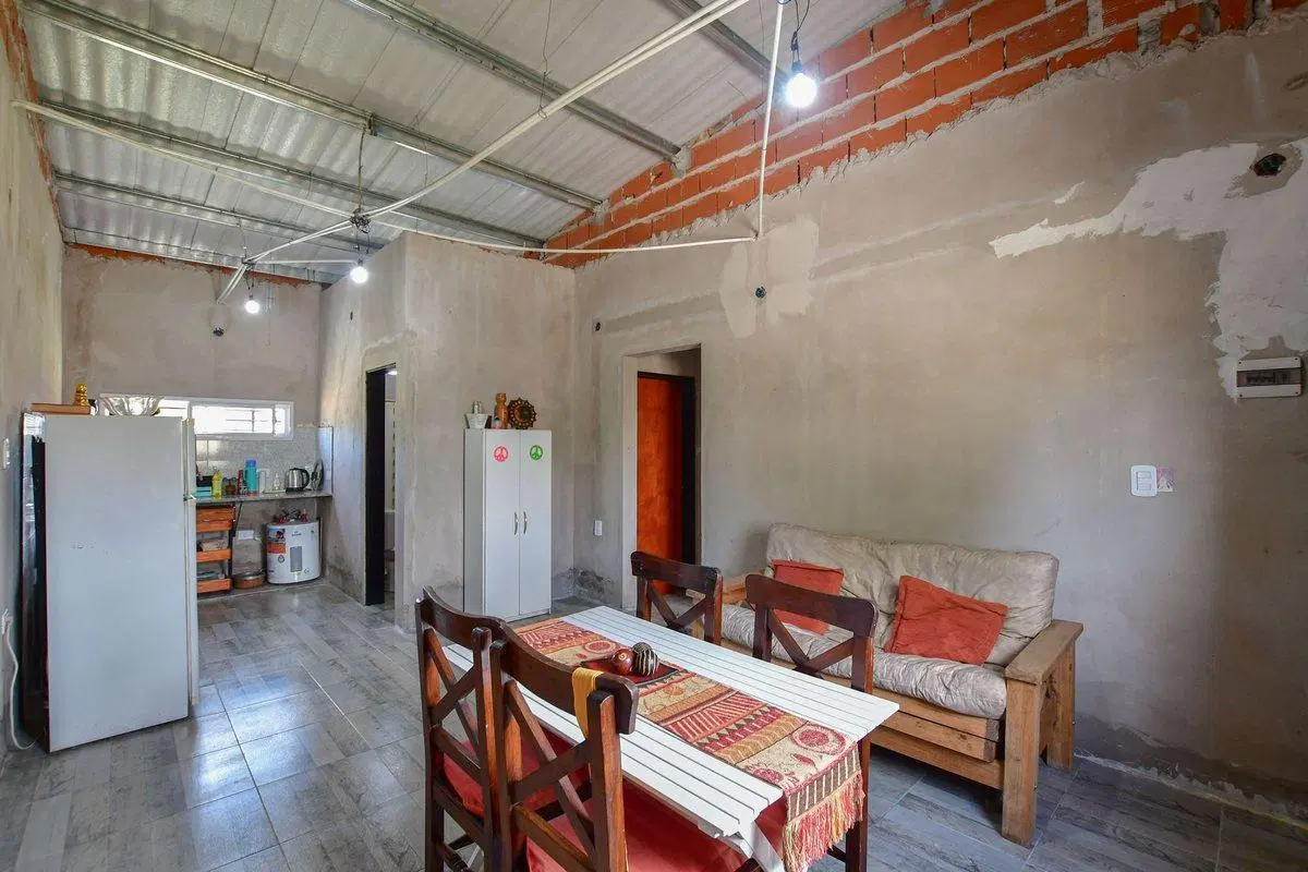 CASA EN VENTA EN PARQUE SICARDI 2 DORMITORIOS 5