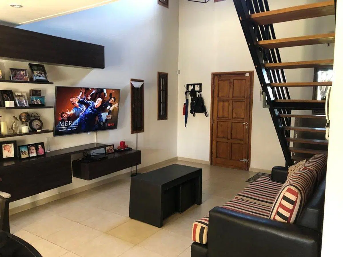 CASA EN VENTA GONNET 3 DORMITORIOS Y PILETA 2