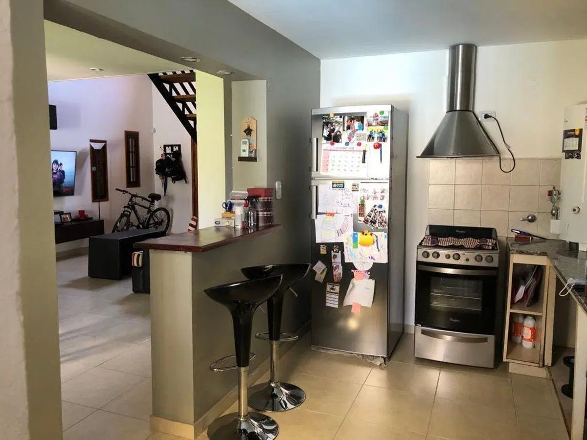 CASA EN VENTA GONNET 3 DORMITORIOS Y PILETA 4