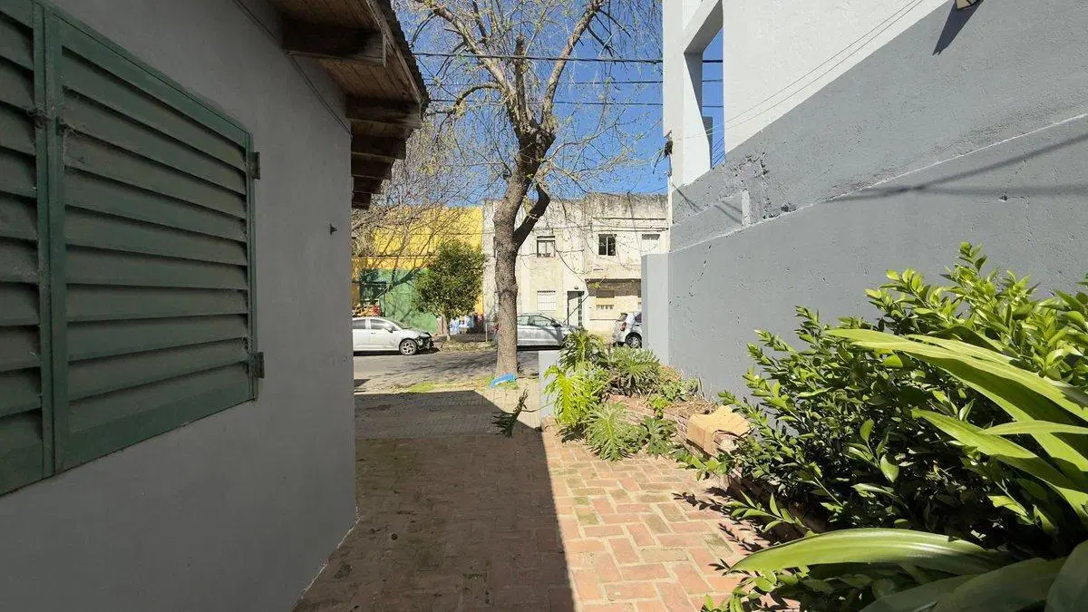CASA A DEMOLER O REFACCIONAR EN VENTA LA PLATA 2