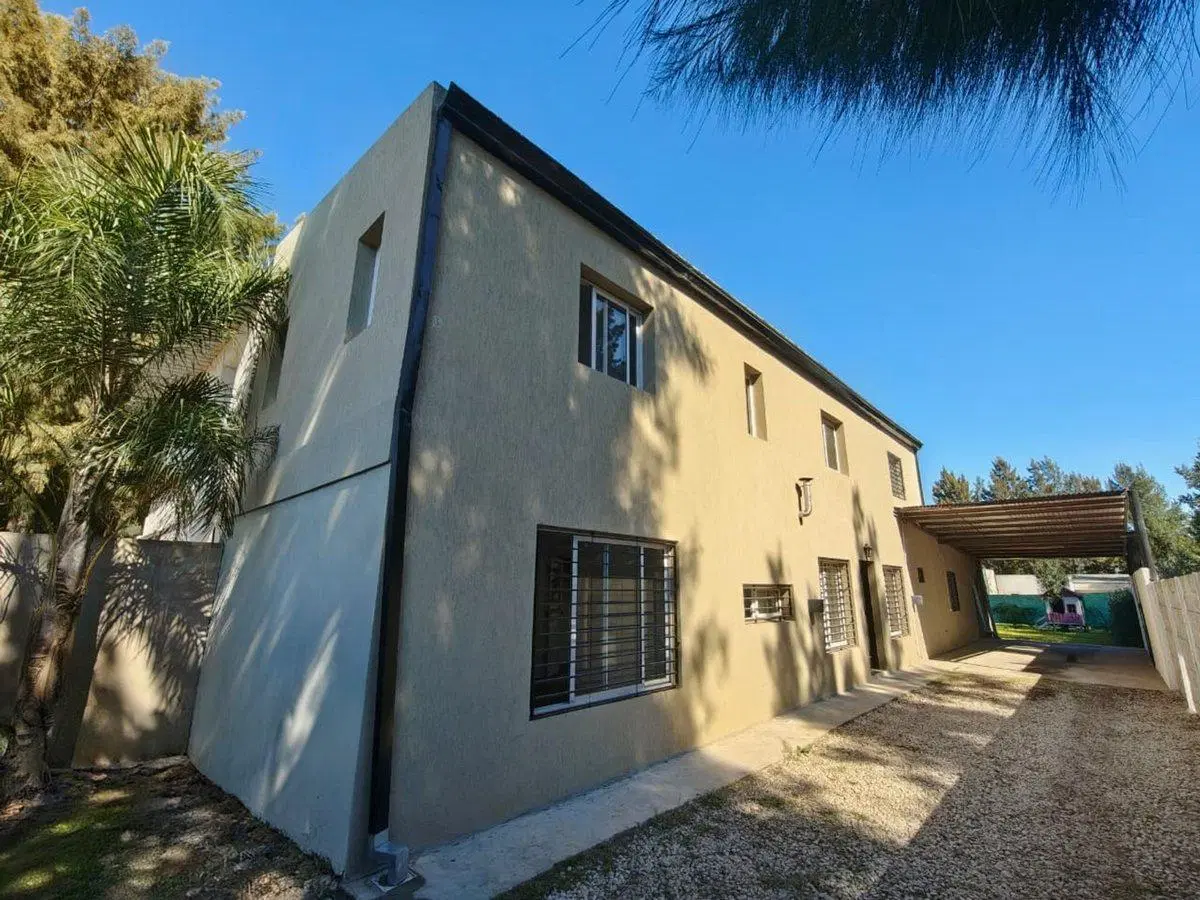 CASA EN VENTA PARQUE SICARDI 4 DORMITORIOS 3