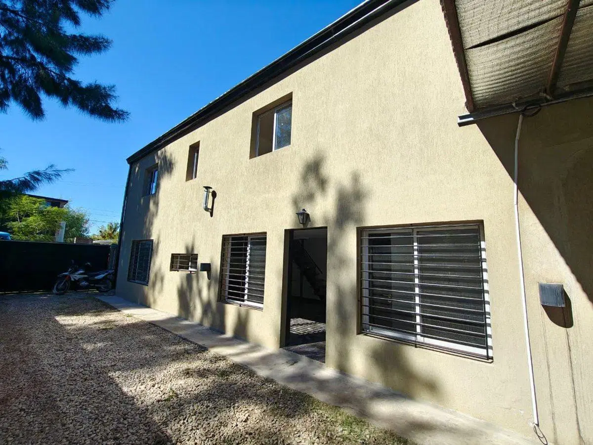 CASA EN VENTA PARQUE SICARDI 4 DORMITORIOS 4