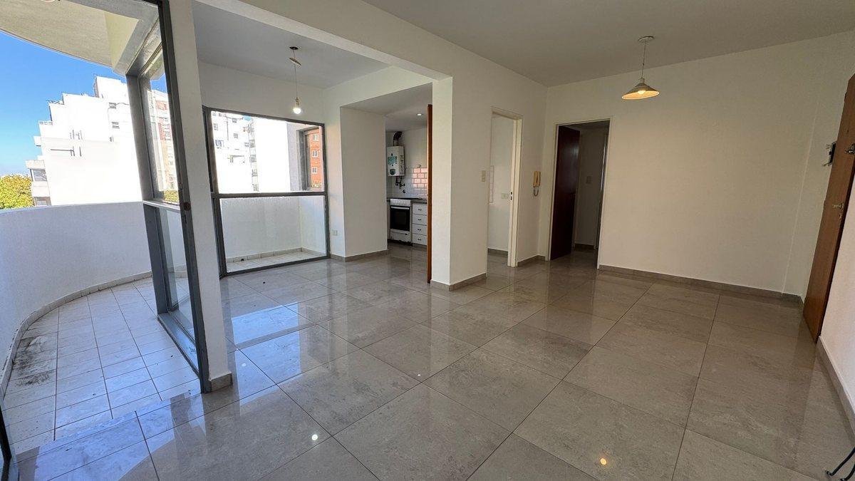 DEPARTAMENTO VENTA LA PLATA 2 DORMITORIOS BALCON