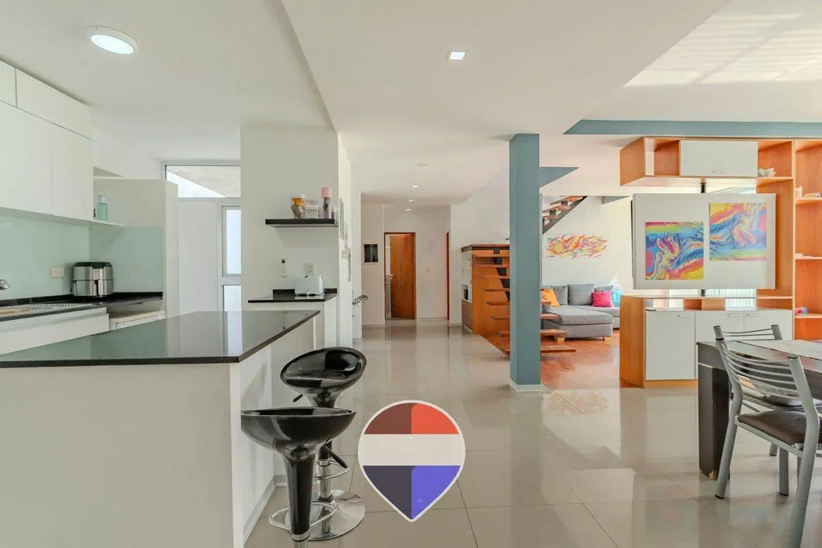 CASA EN VENTA LA PLATA 3 DORMITORIOS COCHERA 4