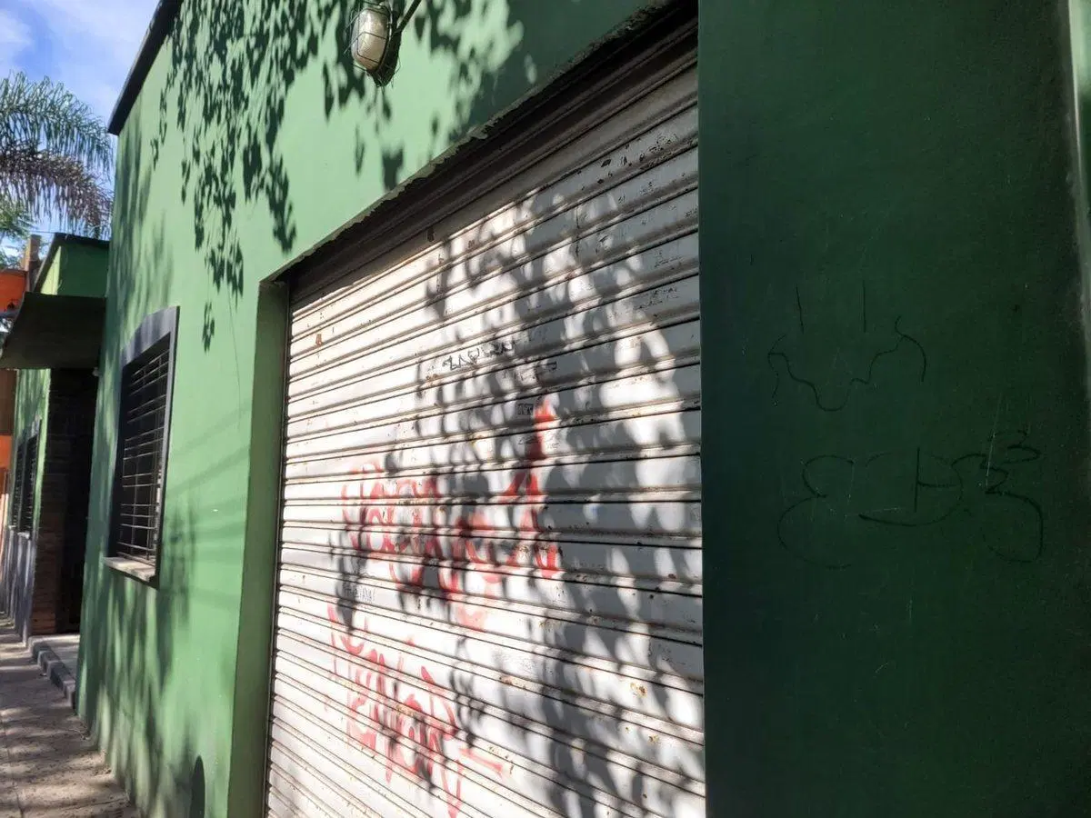 CASA MAS CONSULTORIOS EN FLORENCIO VARELA. PERMUTA 3