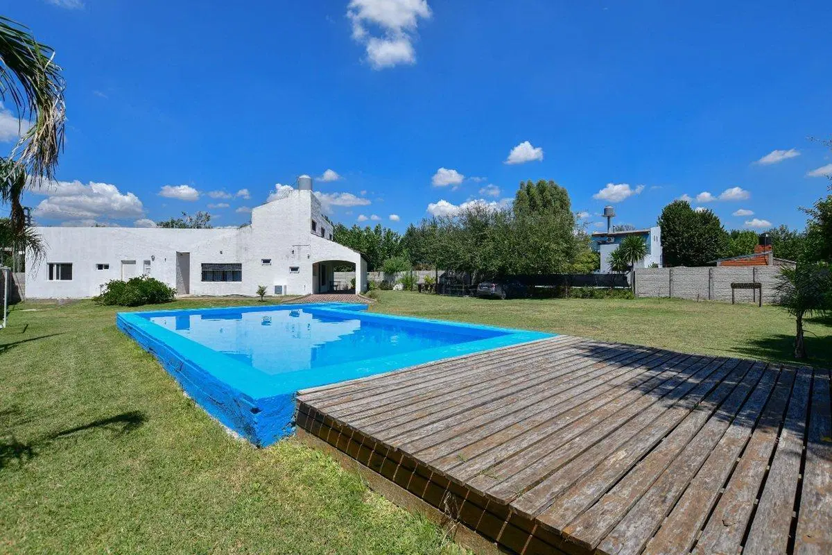 CASA VENTA CITY BELL 4 DORMITORIOS PILETA PARQUE 3