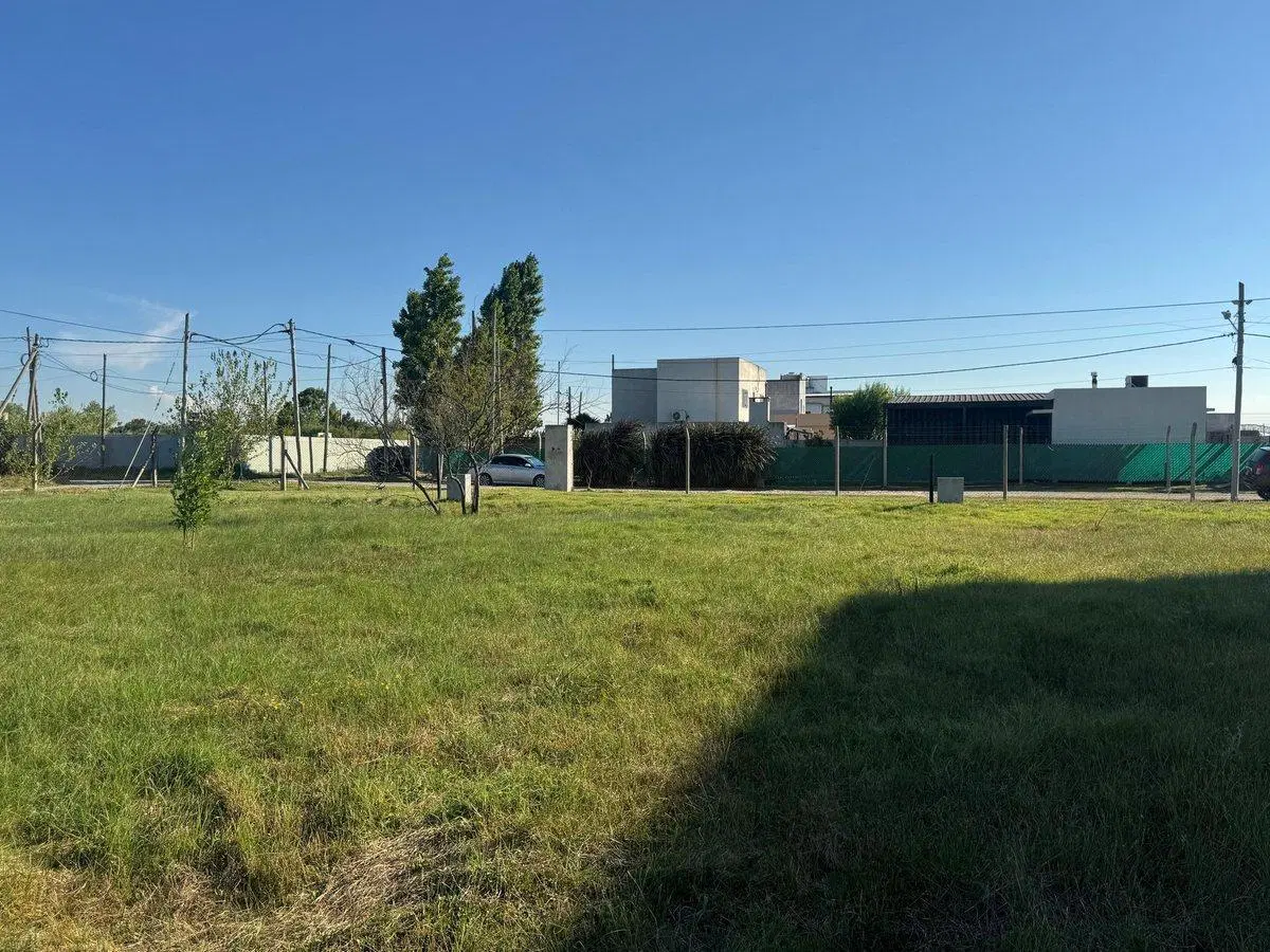 LOTE EN VENTA GONNET BARRIO CERRADO DON ATILIO 5