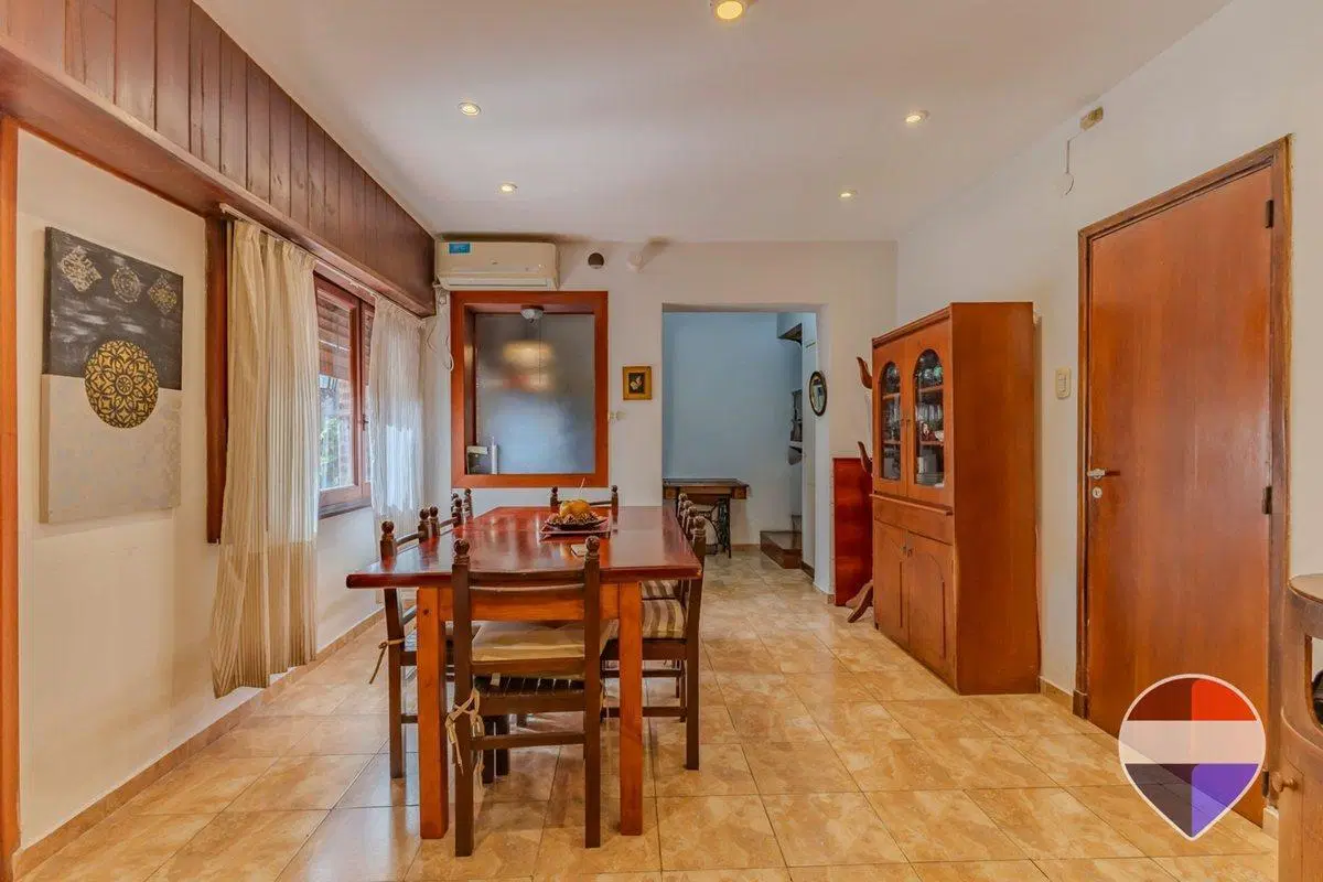 CASA EN VENTA LA PLATA 3 DORMITORIOS 2