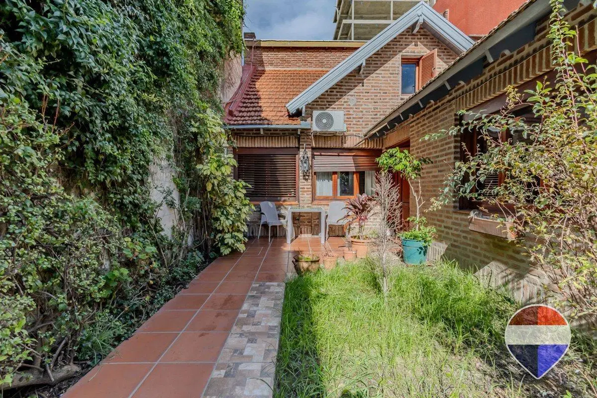 CASA EN VENTA LA PLATA 3 DORMITORIOS 5