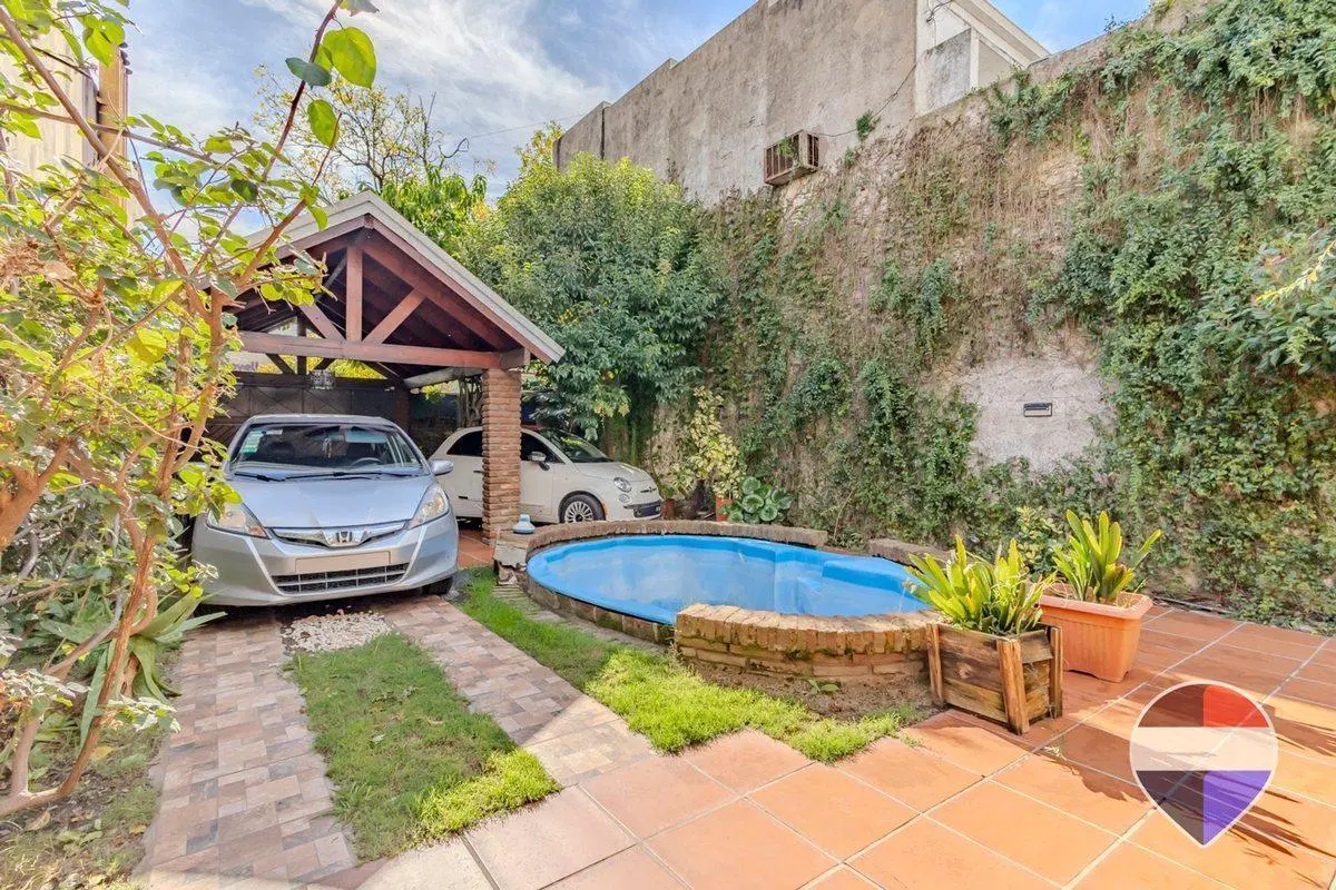 CASA EN VENTA LA PLATA 3 DORMITORIOS 5