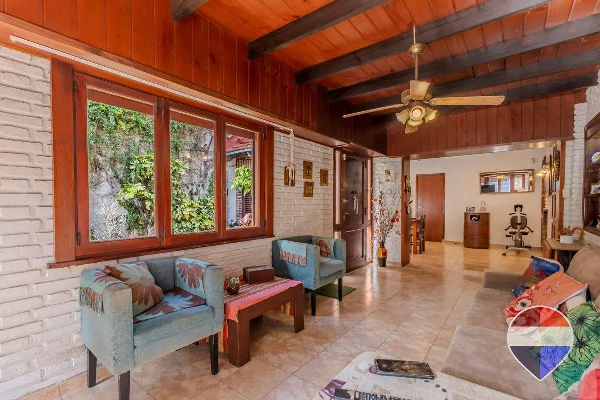 CASA EN VENTA LA PLATA 3 DORMITORIOS 4