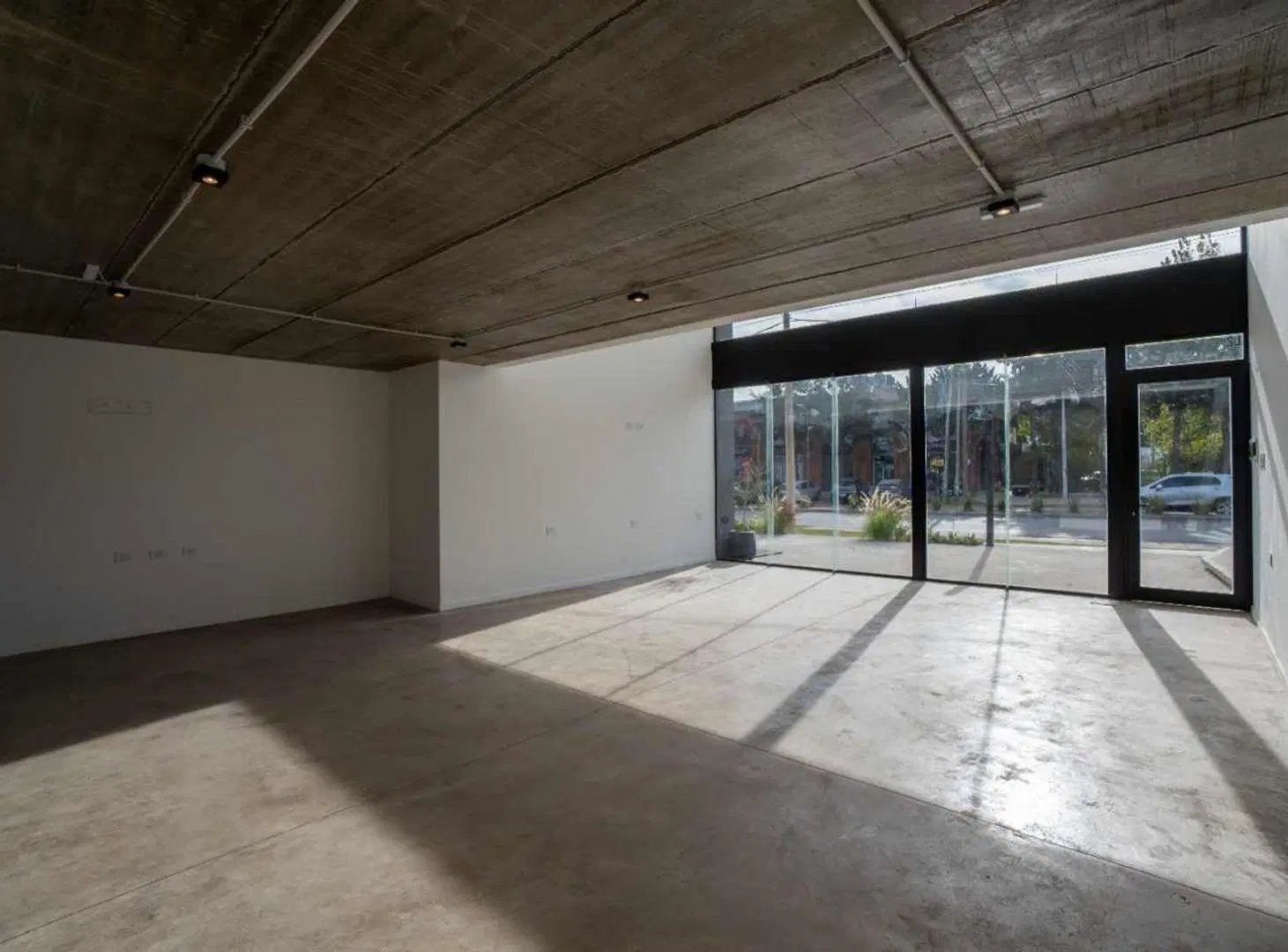 LOCAL COMERCIAL EN VENTA GONNET GORINA AVENIDA 2
