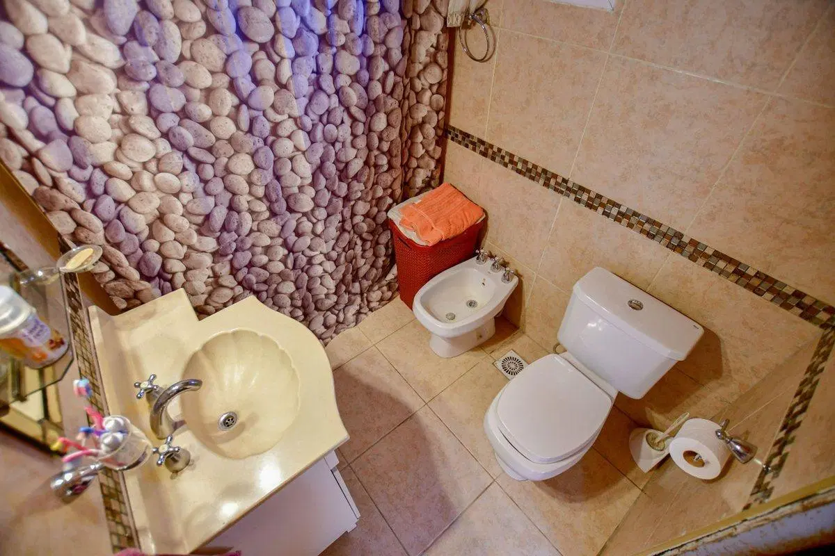 CASA EN VENTA LA PLATA 2 DORMITORIOS 2