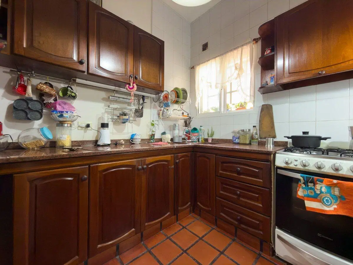 CASA EN VENTA LA PLATA 6 AMBIENTES 4
