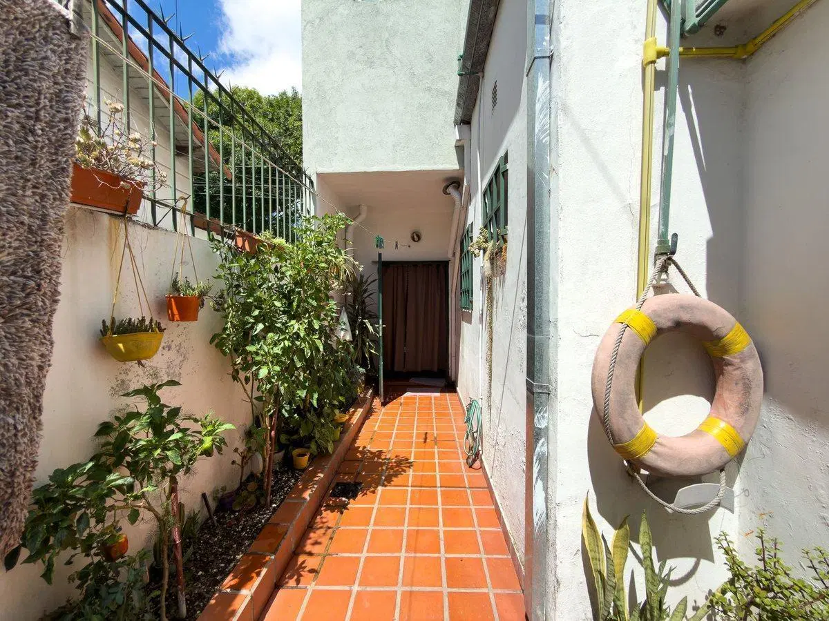 CASA EN VENTA LA PLATA 6 AMBIENTES 5