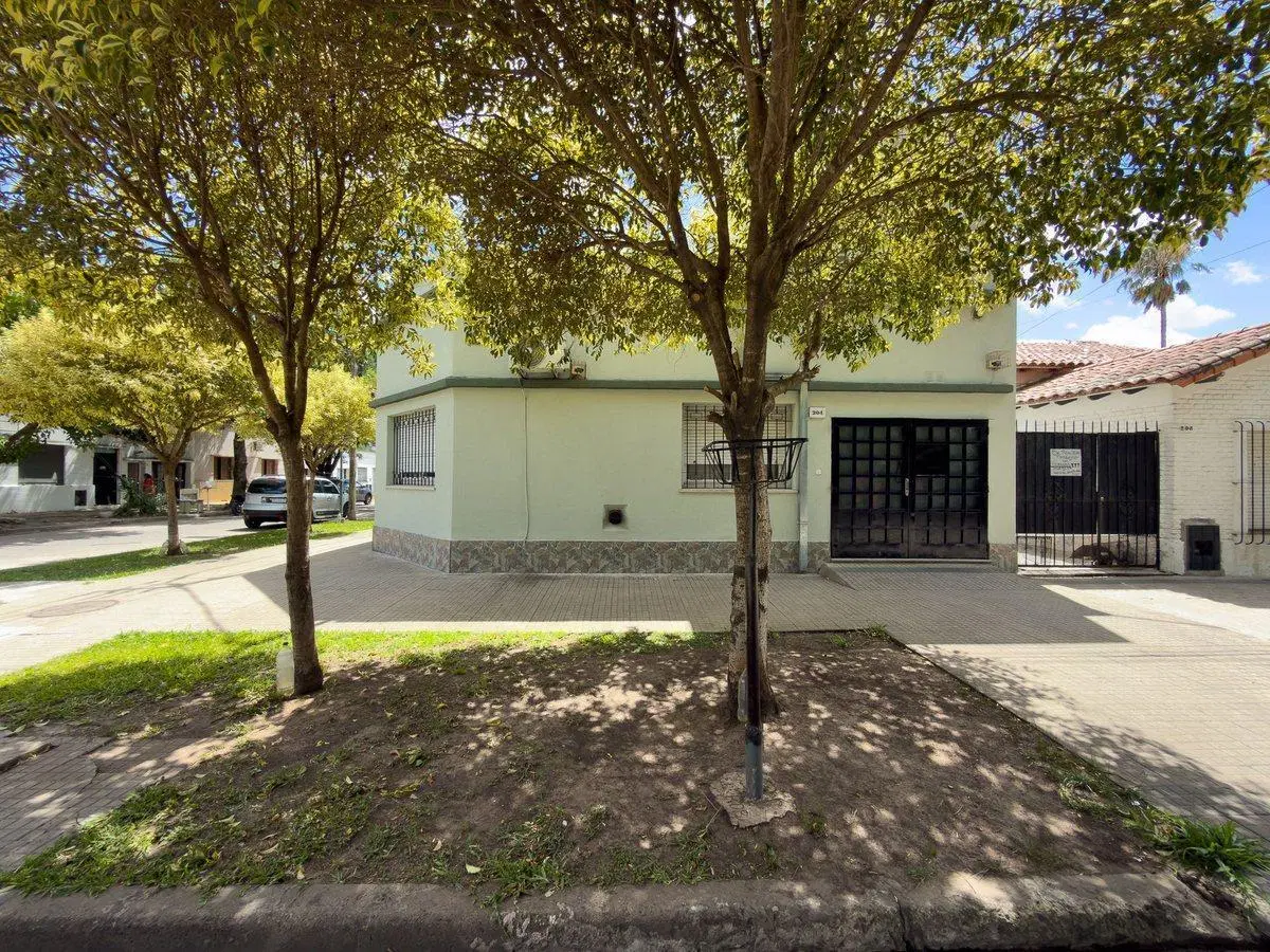 CASA EN VENTA LA PLATA 6 AMBIENTES 3