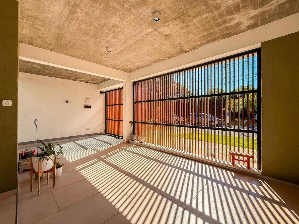 CASA TRIPLEX EN VENTA LOS HORNOS 2 DORMITORIOS 2