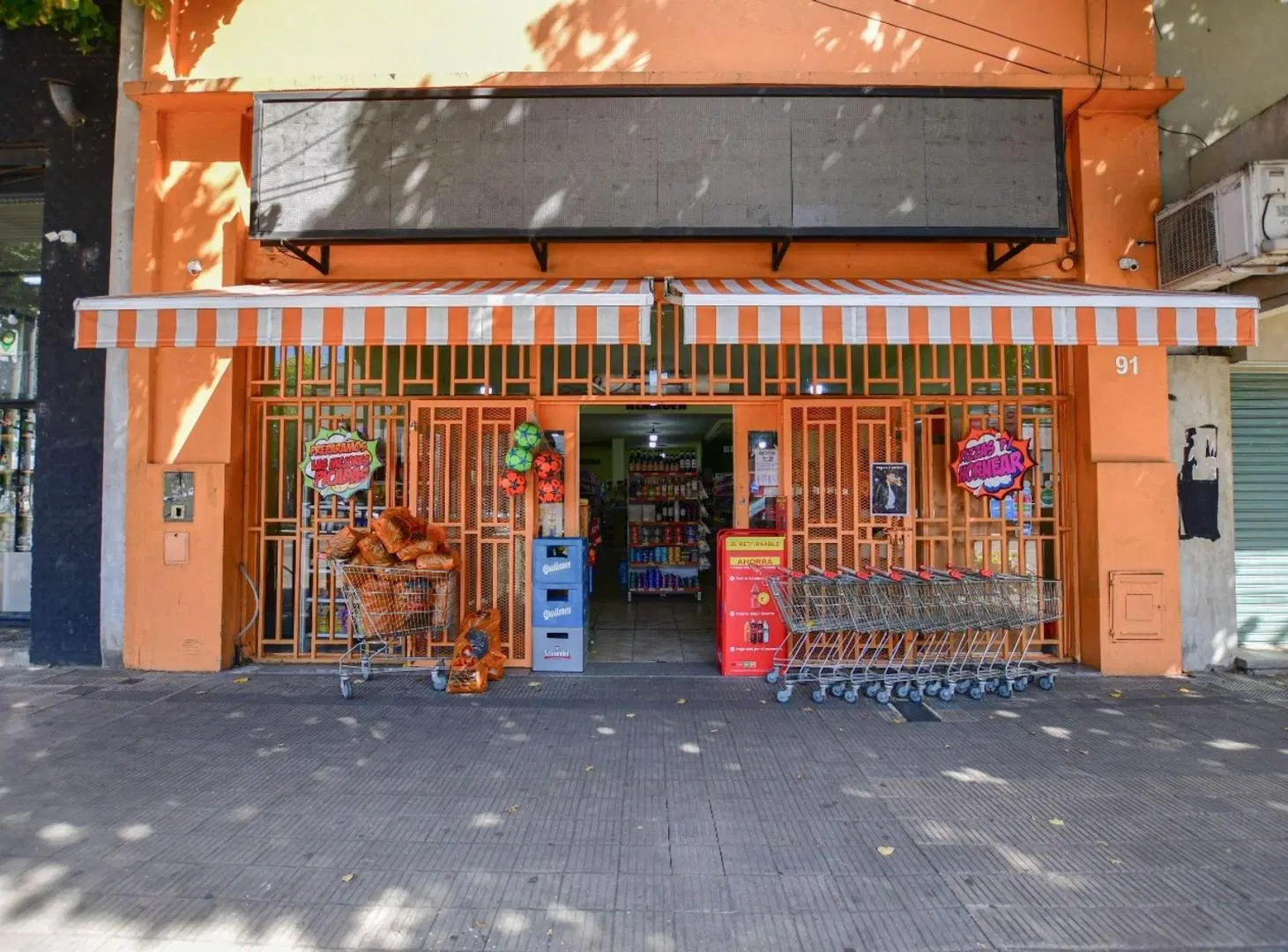 LOCAL EN VENTA MAS FONDO DE COMERCIO LA PLATA 3