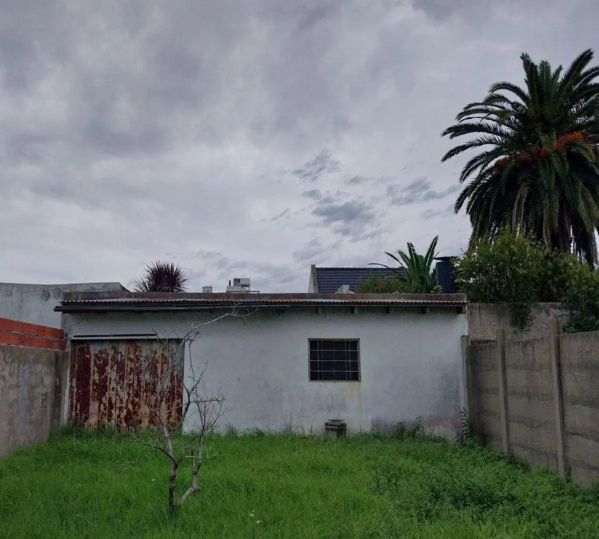 CASA EN VENTA LA PLATA TIPO PH A REFACCIONAR 2