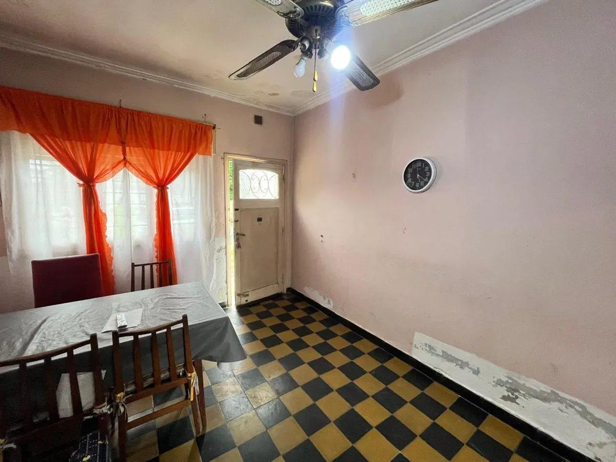 CASA EN VENTA LA PLATA APTO BANCO LOTE 10 X 26 4