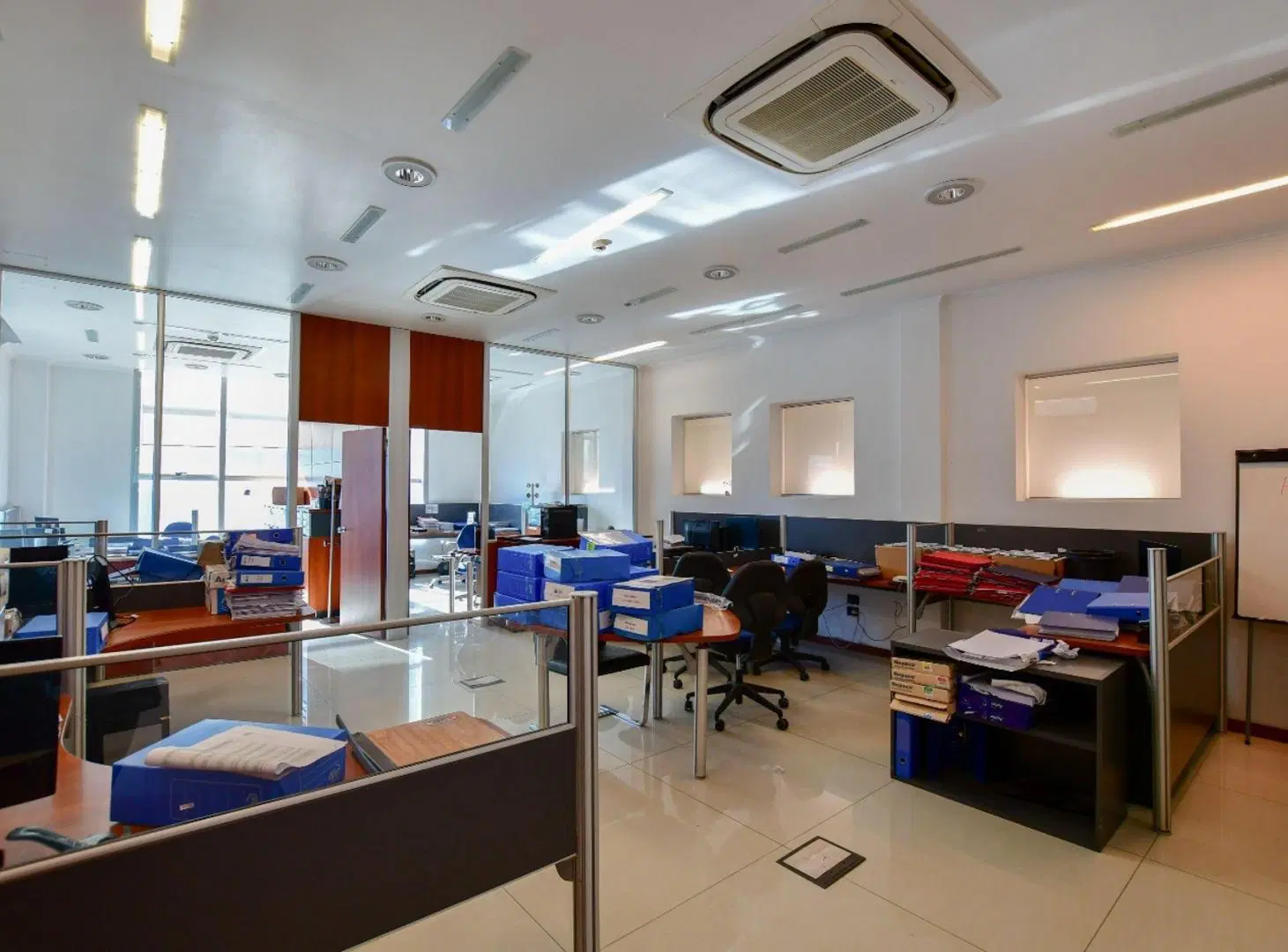 LOCAL Y OFICINAS EN VENTA EN LA PLATA 3