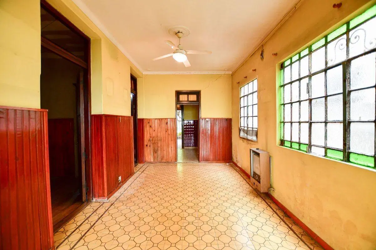 CASA EN VENTA LA PLATA A RECICLAR 3 DORMITORIOS 4