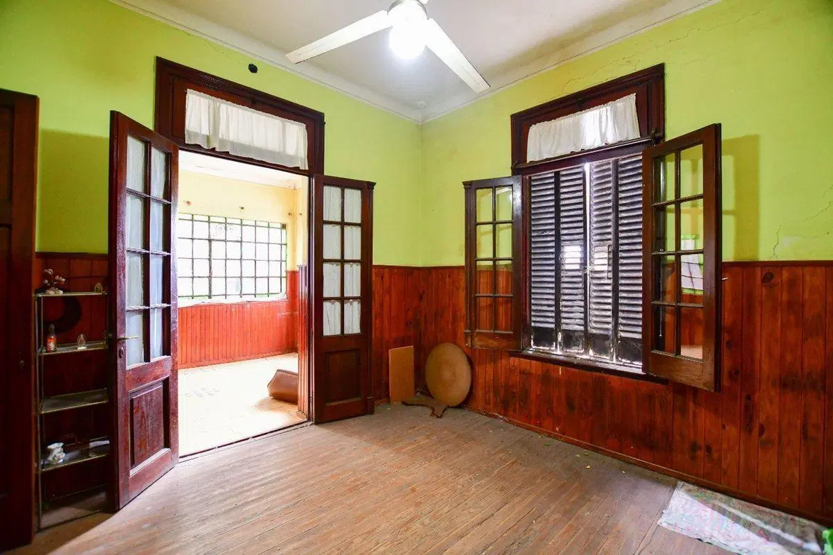 CASA EN VENTA LA PLATA A RECICLAR 3 DORMITORIOS 8