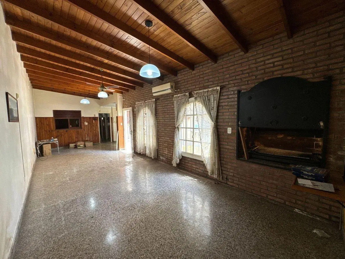 CASA EN VENTA LA PLATA 2 DORMITORIOS 8