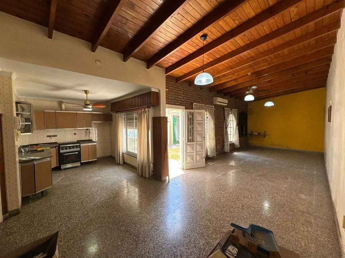 CASA EN VENTA LA PLATA 2 DORMITORIOS 4