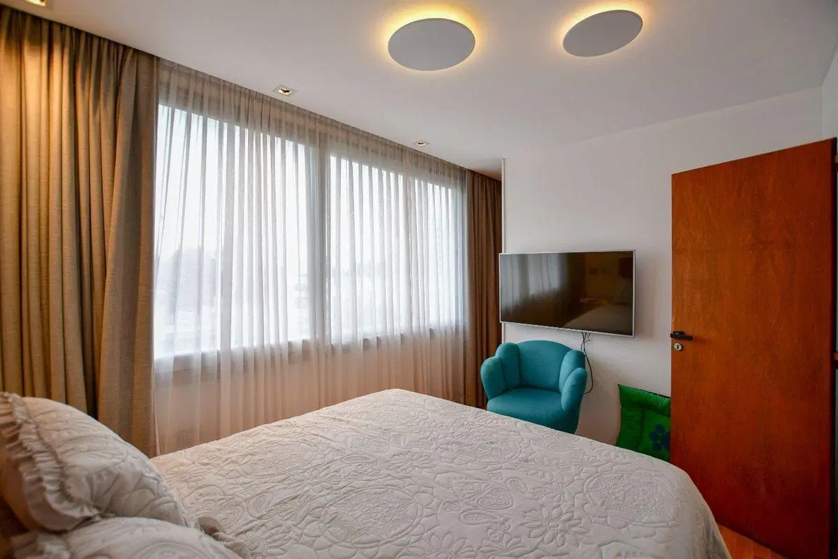 CASA VENTA LA PLATA PILETA 3 DORMITORIOS COCHERA 2