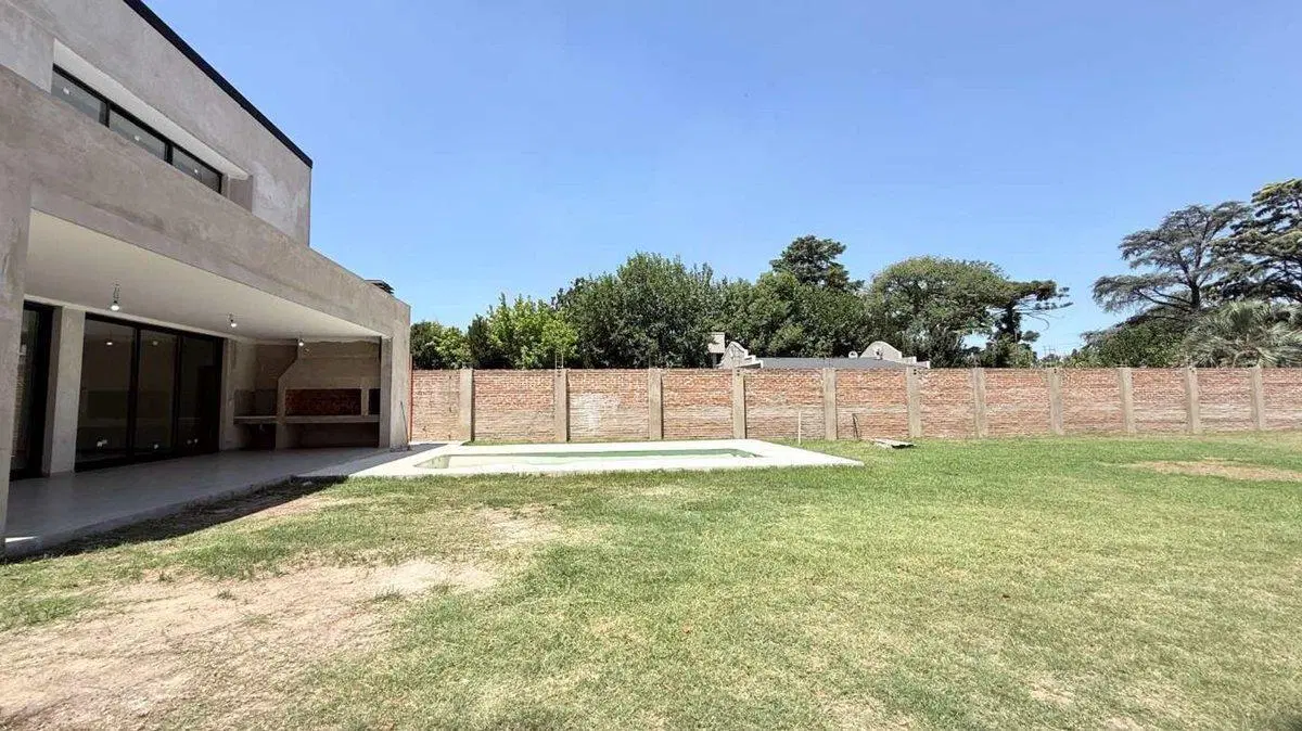 CASA EN VENTA LA REJA 4 HABITACIONES PILETA 4