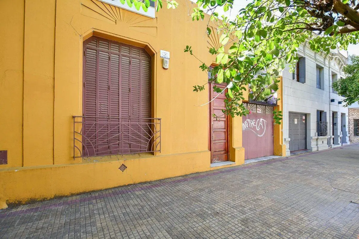 CASA LOTE EN VENTA LA PLATA A RECICLAR TERRENO 3