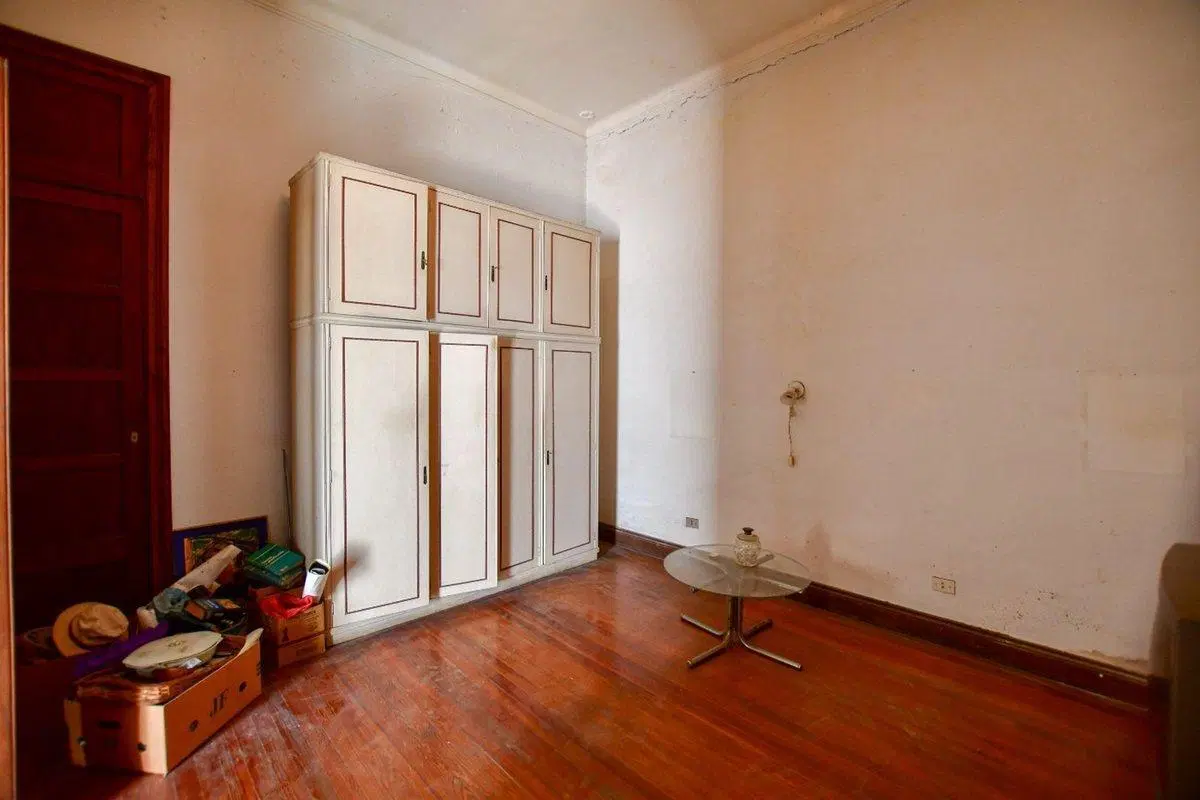 CASA LOTE EN VENTA LA PLATA A RECICLAR TERRENO 2