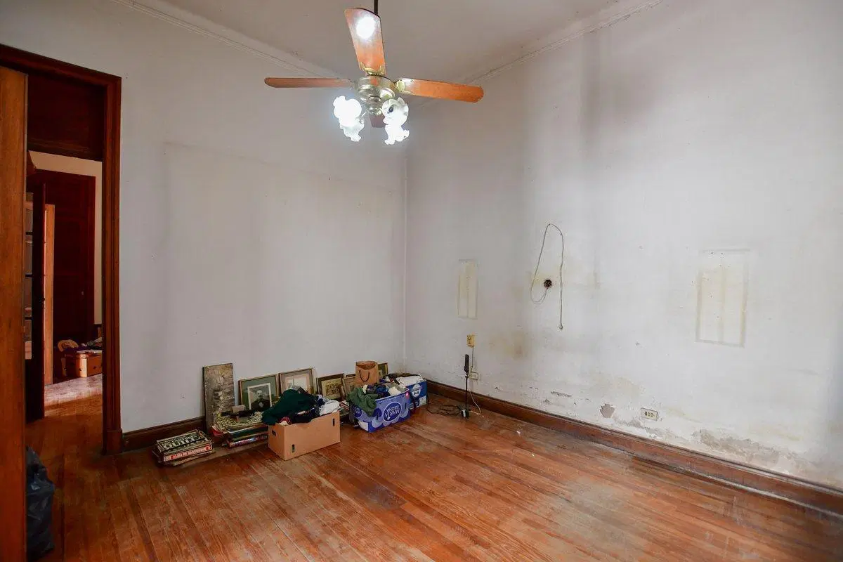 CASA LOTE EN VENTA LA PLATA A RECICLAR TERRENO 5