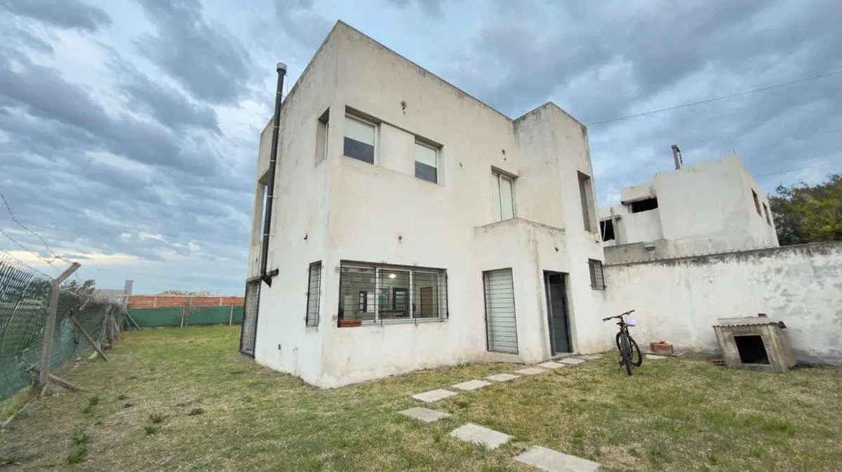 CASA EN VENTA SAN CARLOS LA PLATA 2 DORMITORIOS 8