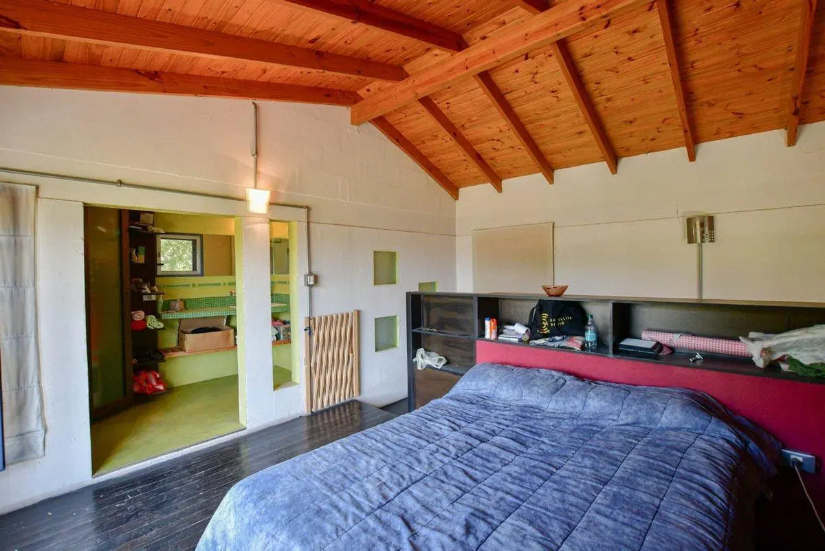 CASA CON PILETA MAS 3 LOTES EN VENTA  SICARDI 8
