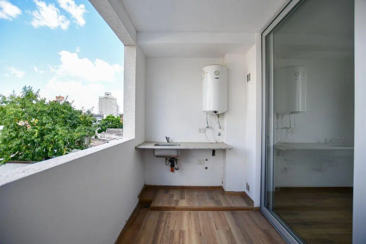 MONOAMBIENTE DIVISIBLE  VENTA LA PLATA CON BALCON 4