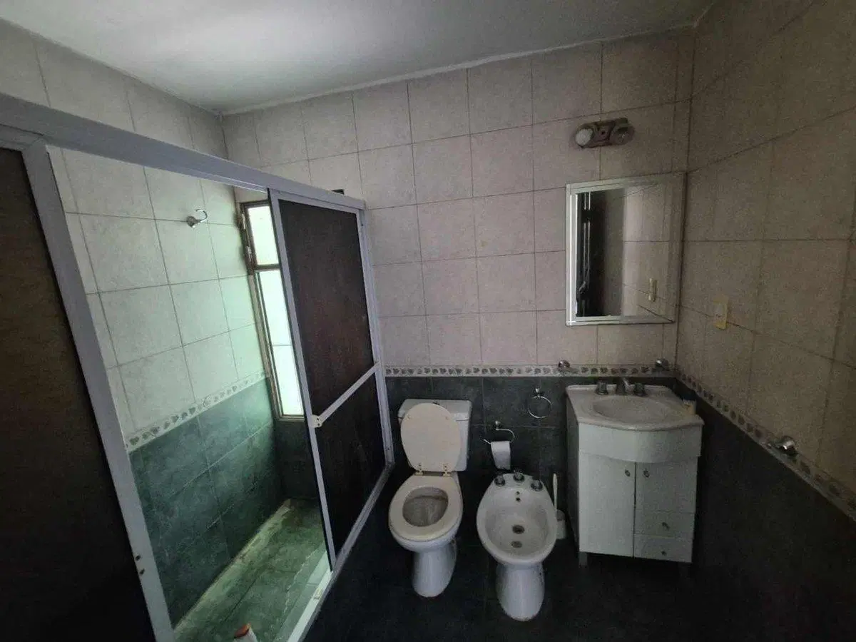 CASA EN VENTA CON PILETA CON LOTE LINDERO SICARDI 2