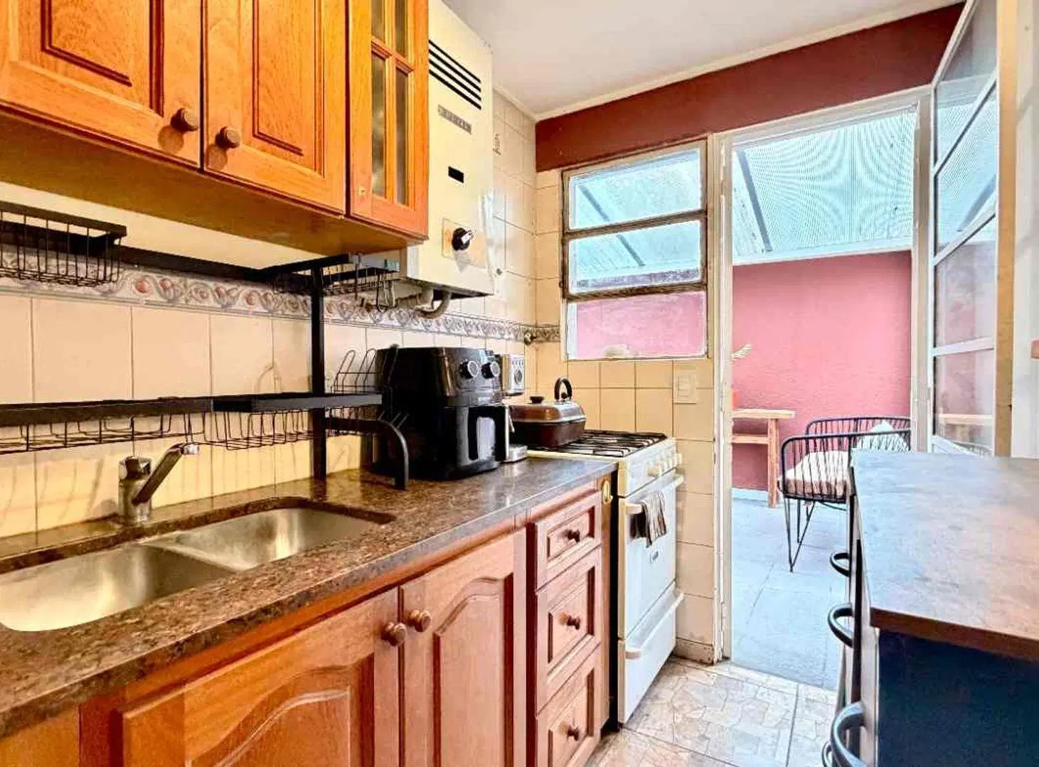 PH EN VENTA LA PLATA CON PATIO Y PARRILLA 4
