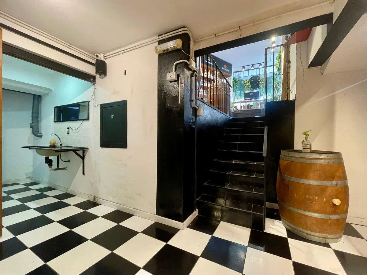 LOCAL EN VENTA LA PLATA CENTRO 8