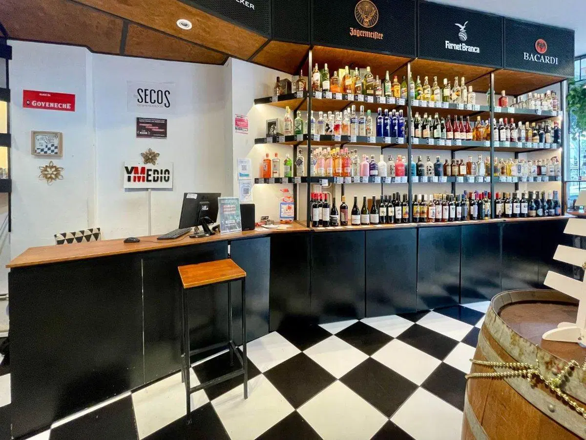 LOCAL EN VENTA LA PLATA CENTRO 2