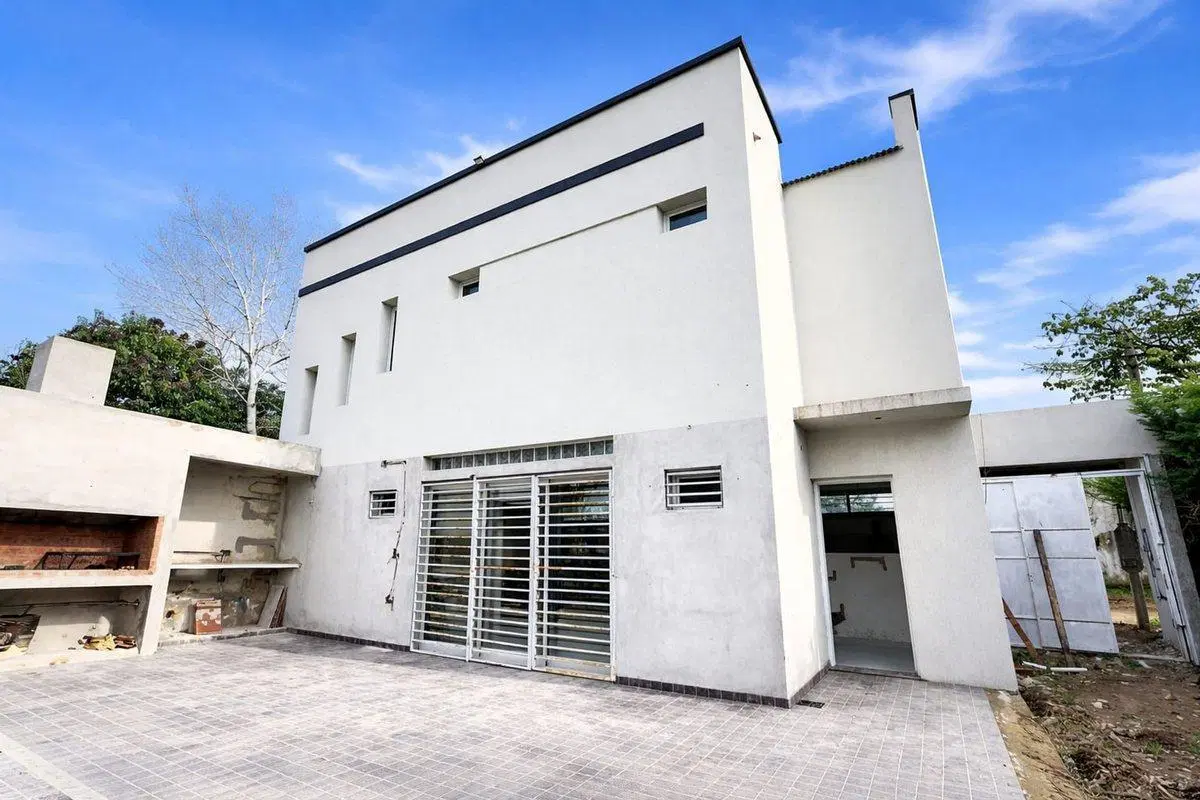 CASA EN VENTA A ESTRENAR EN SICARDI 3 DORMITORIOS 4