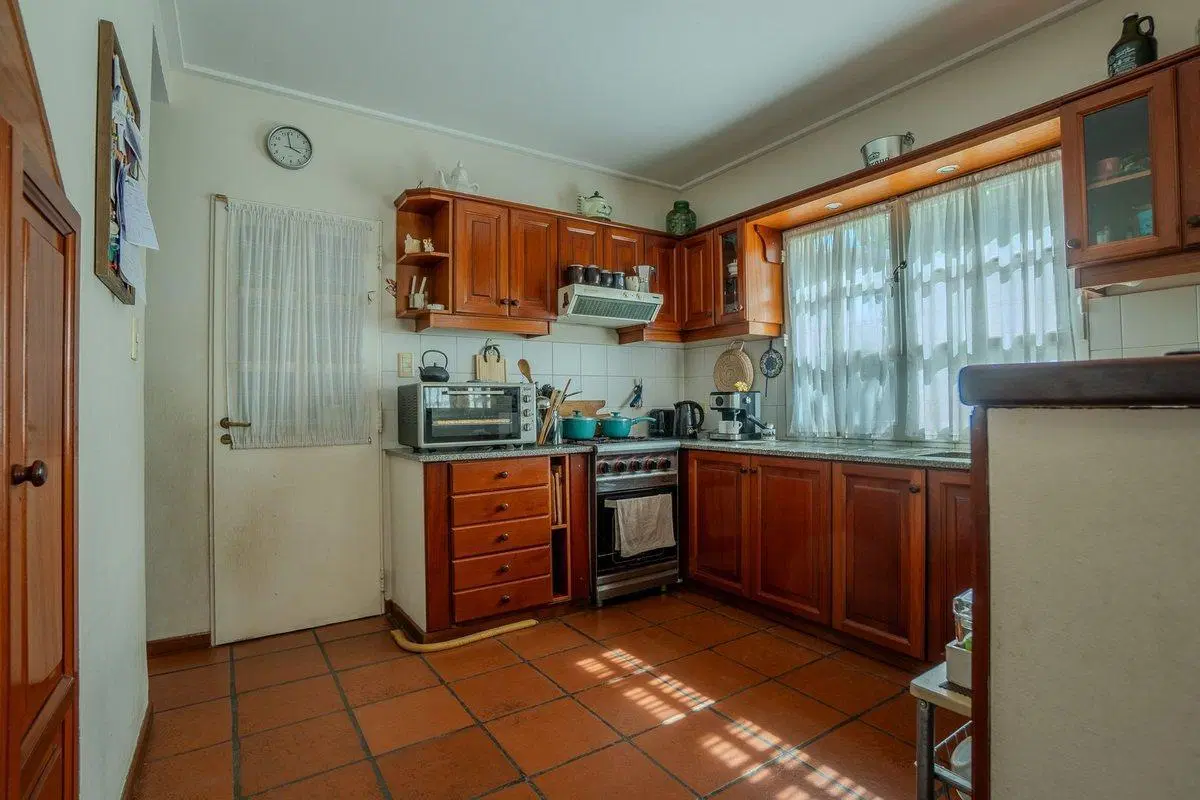 CASA VENTA GONNET 3 DORMITORIOS PARQUE APTO BANCO 2