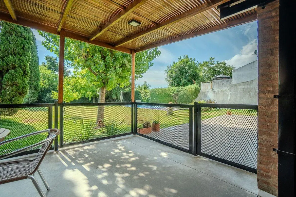 CASA VENTA GONNET 3 DORMITORIOS PARQUE APTO BANCO 4