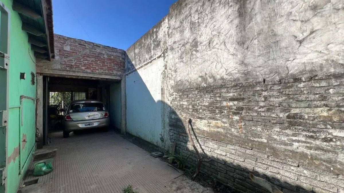 CASA EN VENTA CON PARQUE VILLA ELVIRA 8