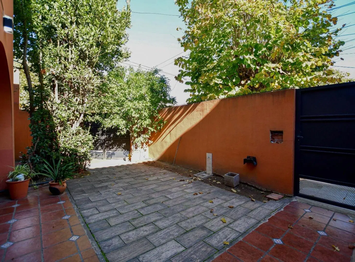 CASA EN VENTA QUILMES 4 DORMITORIOS 3