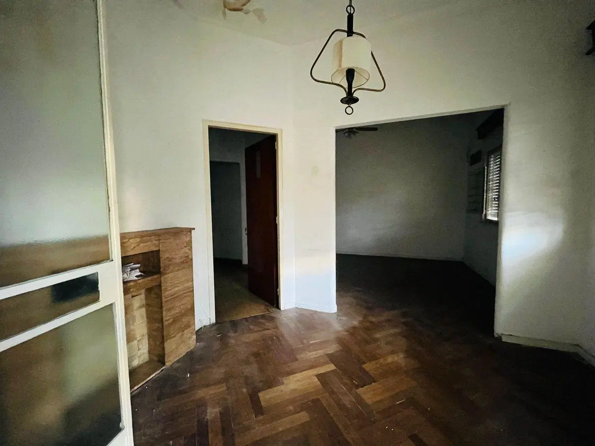 CASA A REFACCIONAR EN VENTA - LA PLATA 2