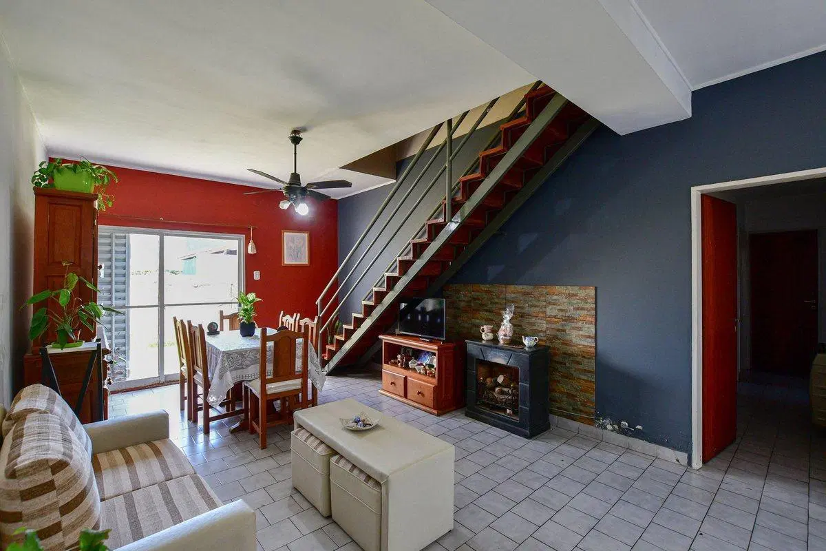 CASA VENTA LA PLATA 4 DORMITORIOS COCHERA JARDIN 2